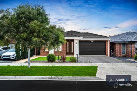 13 Azadi Cres, Strathtulloh, VIC 3338