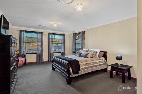 Property photo of 18 Parkwood Close Tingira Heights NSW 2290