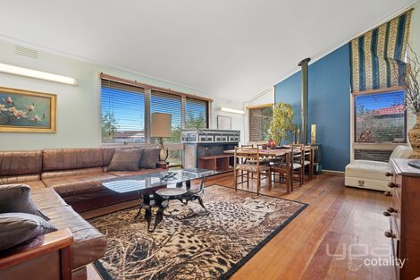Property photo of 2 Oak Place Melton West VIC 3337