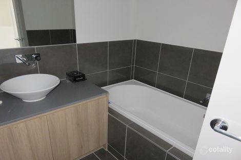 28 Becontree Cres, Strathtulloh, VIC 3338