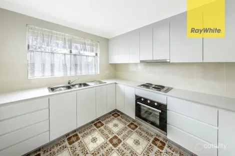 1/2 Queens Rd, Westmead, NSW 2145