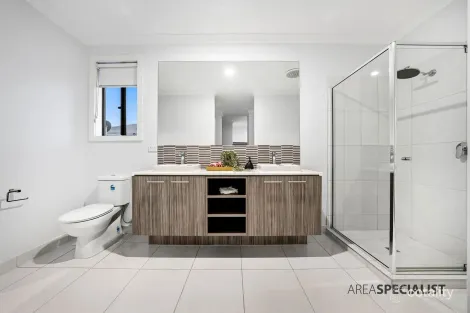 Property photo of 18 Graziers Crescent Clyde North VIC 3978