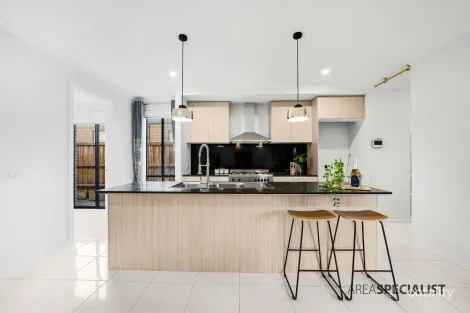 Property photo of 18 Graziers Crescent Clyde North VIC 3978