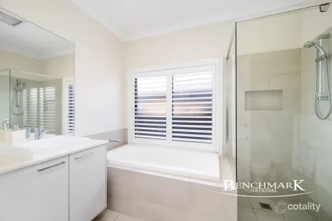 Property photo of 11 Horizon Circuit Moorebank NSW 2170