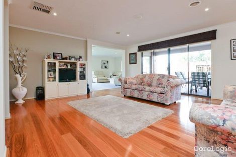 Property photo of 2 Parramatta Walk Craigieburn VIC 3064