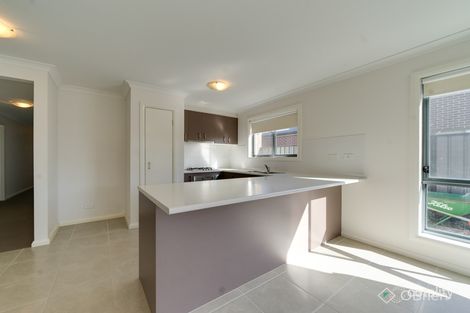 Property photo of 8 Bay Vista Pakenham VIC 3810