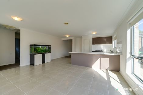 Property photo of 8 Bay Vista Pakenham VIC 3810