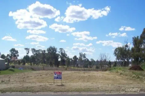 14 Phipps Dr, Meringandan West, QLD 4352