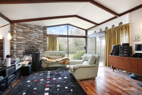 Property photo of 13 Deanswood Close Wantirna South VIC 3152