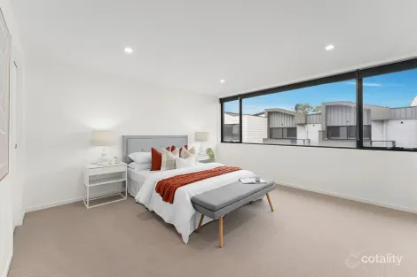 Property photo of 38 Sharp Circuit Mill Park VIC 3082