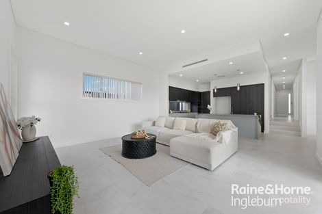 Property photo of 33 Julius Road Rosemeadow NSW 2560