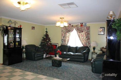 Property photo of 15 Maryrose Crescent Endeavour Hills VIC 3802