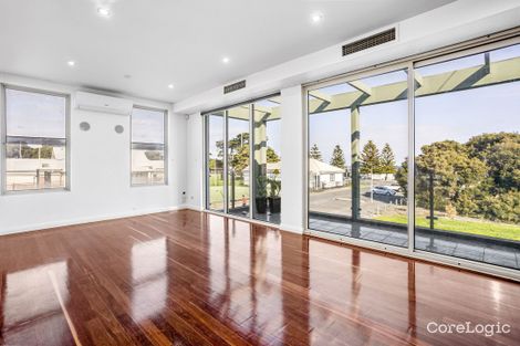 Property photo of 32 Mill Lane Williamstown VIC 3016