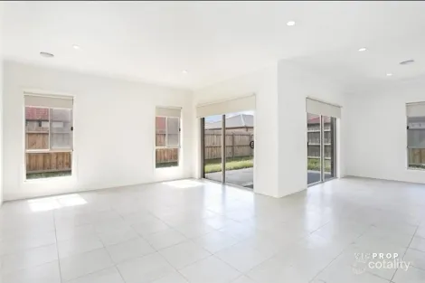 Property photo of 17 Treeleaf Avenue Point Cook VIC 3030