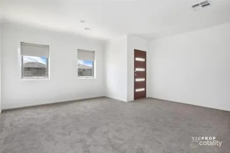 Property photo of 17 Treeleaf Avenue Point Cook VIC 3030