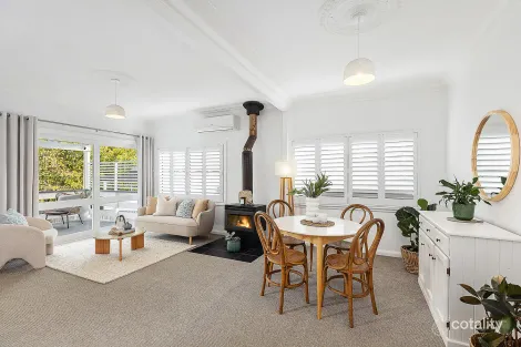 Property photo of 4 Edgewater Avenue Green Point NSW 2251