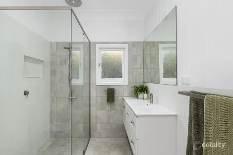 Property photo of 4 Edgewater Avenue Green Point NSW 2251