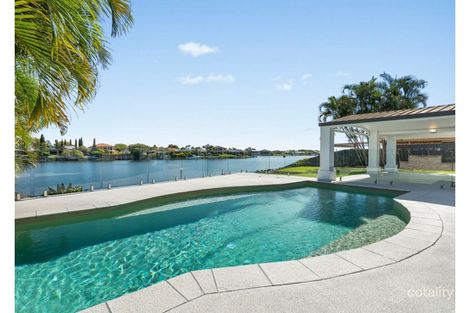 Property photo of 38 Lakeshore Drive Helensvale QLD 4212