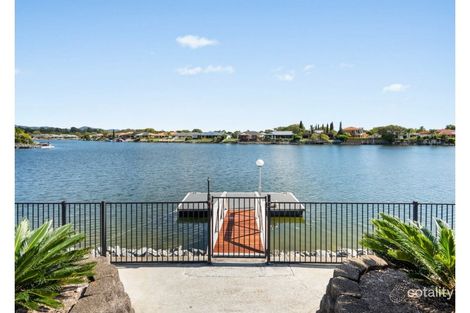 Property photo of 38 Lakeshore Drive Helensvale QLD 4212