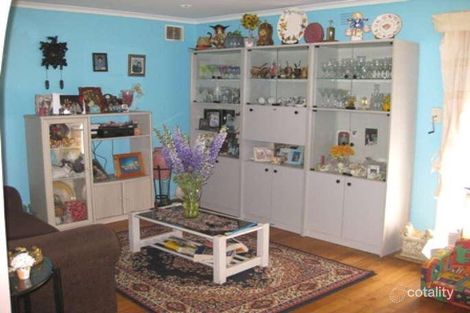 Property photo of 17 Revell Crescent St Albans VIC 3021