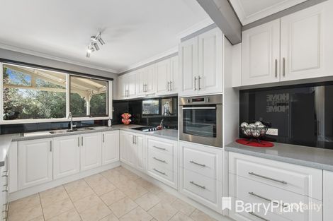 Property photo of 5 Dingley Place Melton West VIC 3337