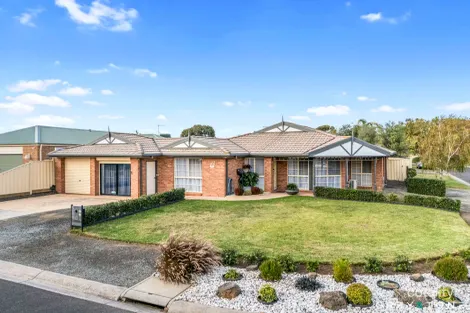 10 Pastoral Pl, Sydenham, VIC 3037