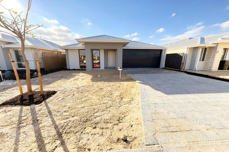 5 Brumlow Way, Lakelands, WA 6180