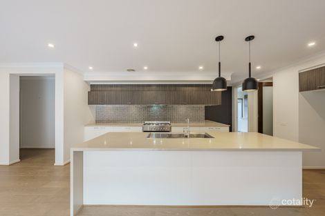 Property photo of 8 Fintona Crescent Cranbourne West VIC 3977