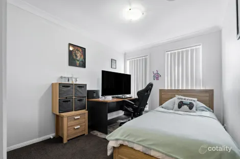 Property photo of 4 Windeyer Place St Helens Park NSW 2560