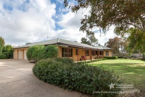 3 Lake St, Lake Albert, NSW 2650