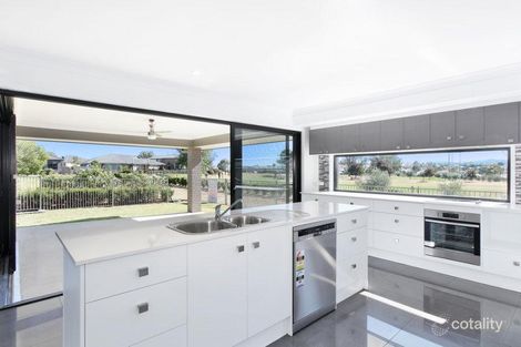 Property photo of 62 Peak Drive Hillvue NSW 2340