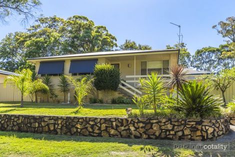 2 Goldsmith Ave, Fennell Bay, NSW 2283