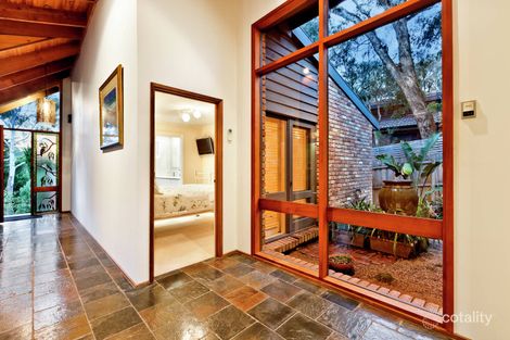 Property photo of 13 Jinkana Grove Eltham VIC 3095