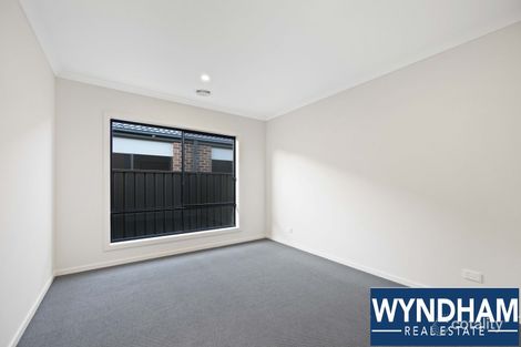 Property photo of 1 Hoddle Link Manor Lakes VIC 3024