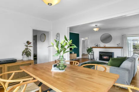 Property photo of 18 Ballawinnie Road Lindisfarne TAS 7015