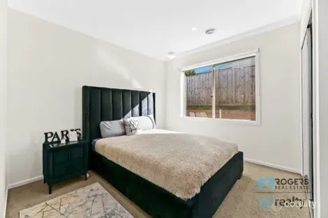 Property photo of 24 Bexley Boulevard Drouin VIC 3818