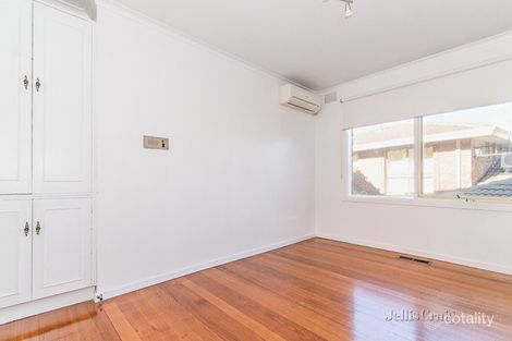 Property photo of 8 Gairlock Court Doncaster VIC 3108