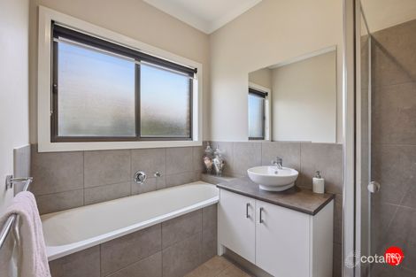 Property photo of 4 Overland Way Epsom VIC 3551