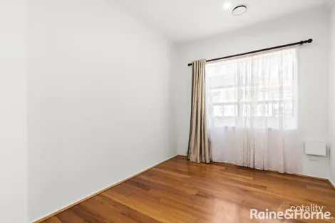 Property photo of 34 Edgecombe Way Roxburgh Park VIC 3064