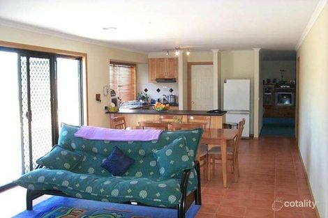 Property photo of 2 Earlston Circuit Cranbourne VIC 3977