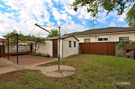 Property photo of 14 Kambala Crescent Fairfield West NSW 2165