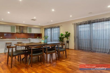 Property photo of 33 Burnham Crescent Keysborough VIC 3173