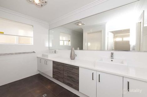 Property photo of 15 Tiger Circle Southern River WA 6110