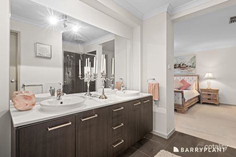 Property photo of 34 Macquarie Circuit Pakenham VIC 3810