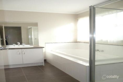 Property photo of 2 Eucumbene Road Manor Lakes VIC 3024