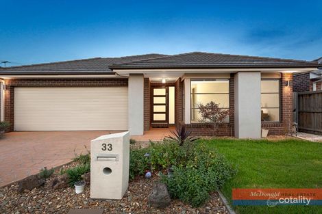 Property photo of 33 Burnham Crescent Keysborough VIC 3173