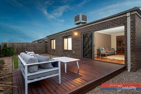 Property photo of 33 Burnham Crescent Keysborough VIC 3173