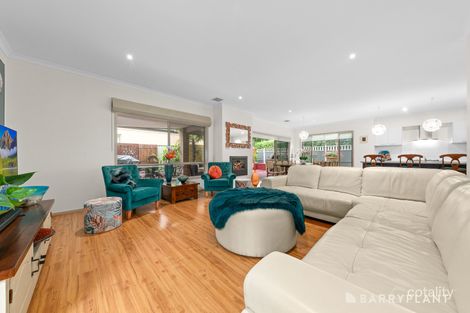 Property photo of 34 Macquarie Circuit Pakenham VIC 3810