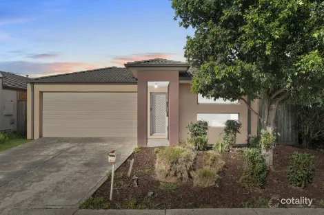 12 Young St, Pakenham, VIC 3810