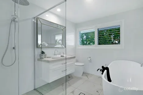 Property photo of 32 Daimler Drive Bundall QLD 4217